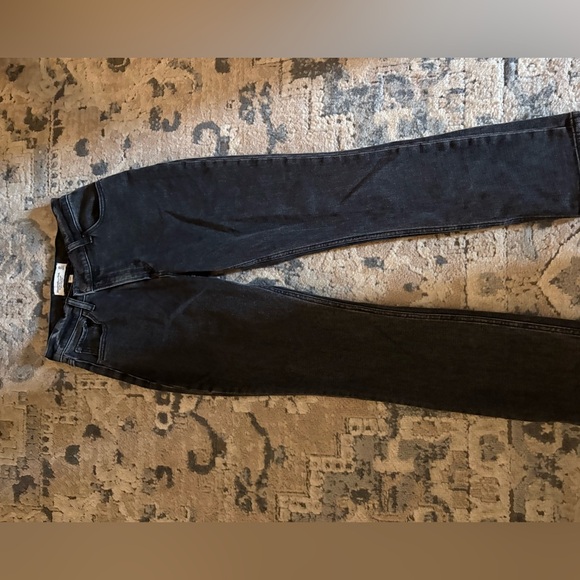A&F All Day Comfort Stretch Denim Ultra High Rise 90s Slim Straight Jean - Picture 3 of 6